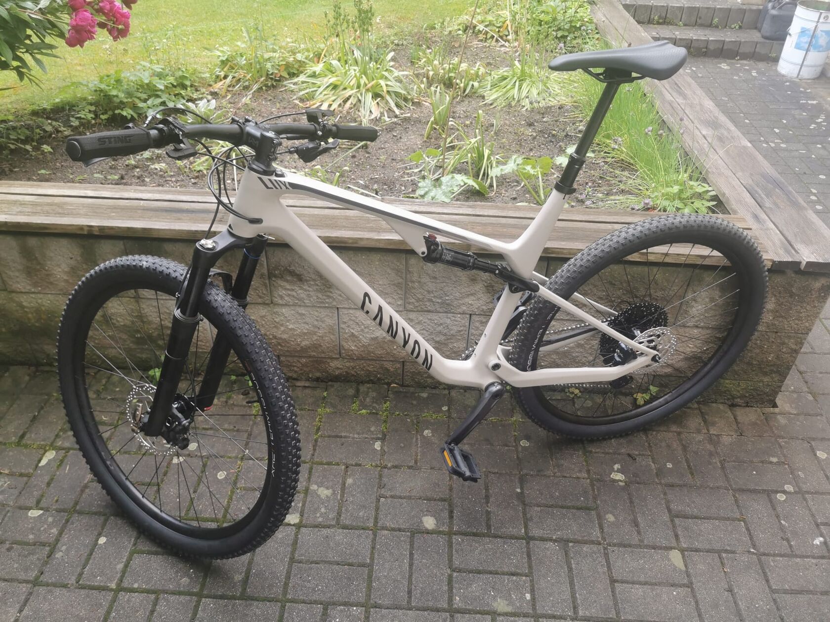 Prodám Canyon Lux trail CF6 vel. XL