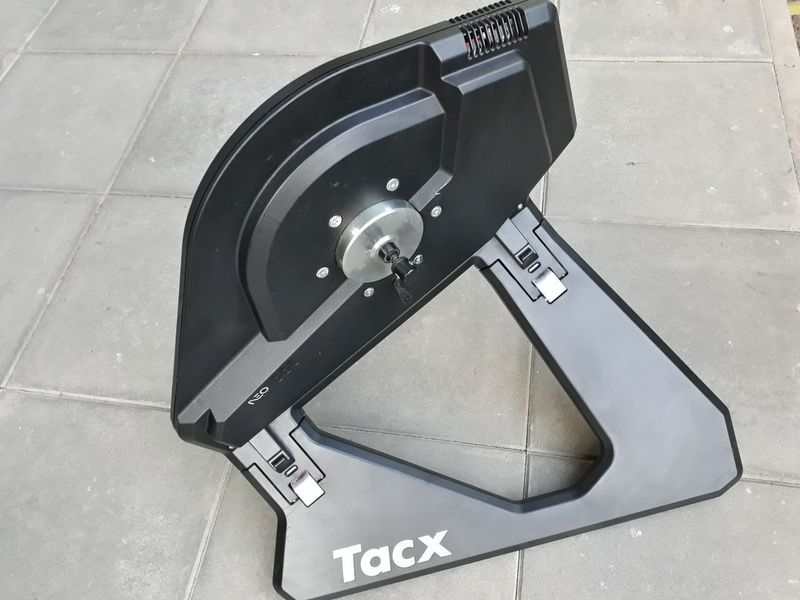 Trenažér Tacx Neo T2800 Smart