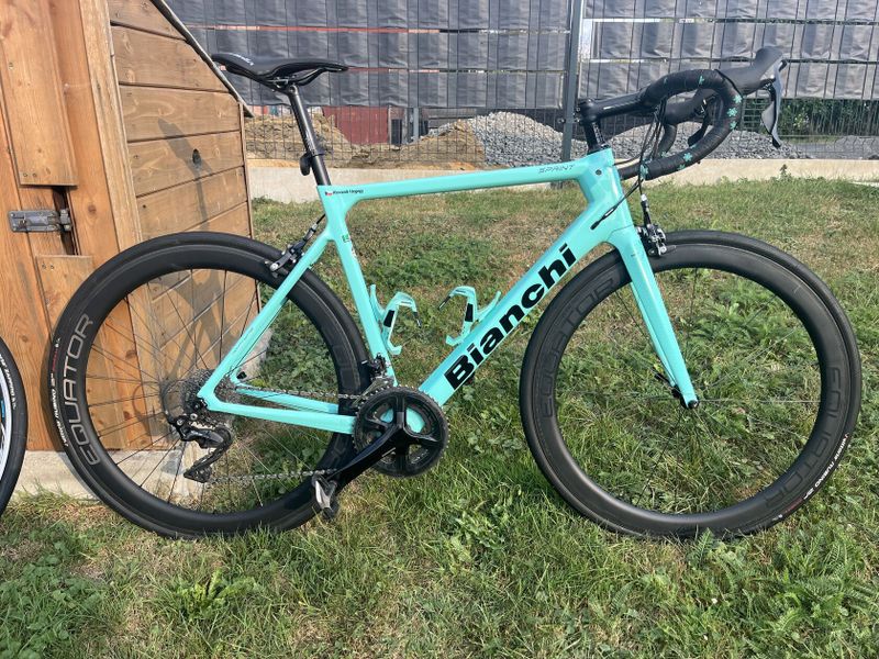 Bianchi Sprint 105 11sp - velikost 57 + kola Equator + wattmetr Inpeak 