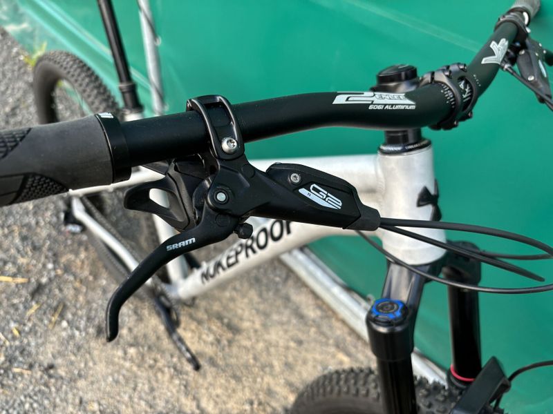 Nukeproof Scout 290 - RAW-Al