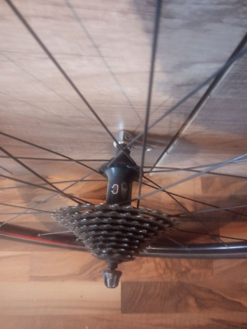 Vypletená kola Shimano WH-R500