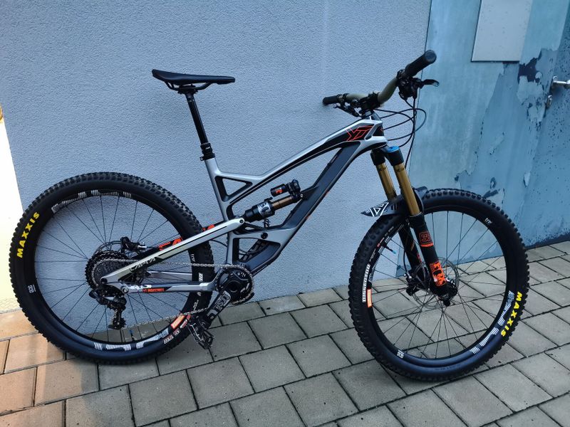 YT Capra Pro Race