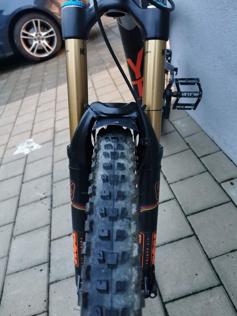 YT Capra Pro Race