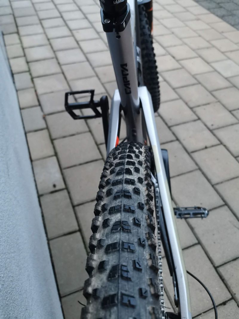 YT Capra Pro Race