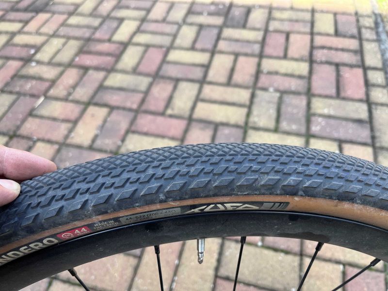 Tufo gravel plášť Tufo Thundero 700 x 44c