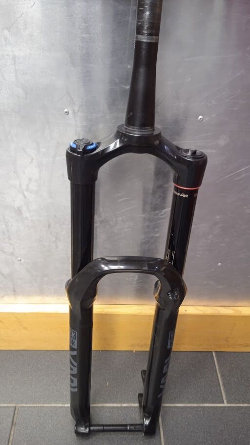 Rock Shox Yari 29" 180mm boost osa 110x15