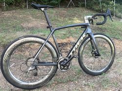 Krásná zachovalá rámová sada Trek Émonda SL 6 Disc PRO / velikost 56cm / chromová barva