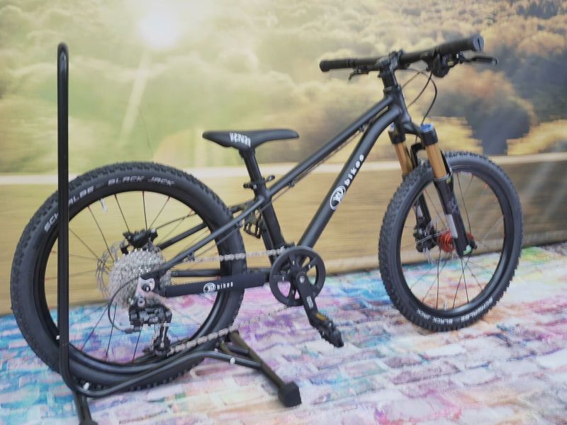 !!!NOVÝ!!! KUbikes 20S MTB Disc Black 9,1kg. Shimano Deore, vzduchová vidlice. Platí stále!!!