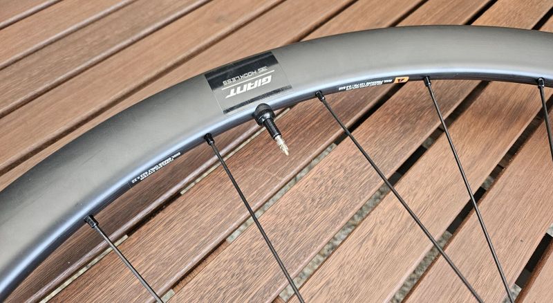 GIANT SLR-2 36 Carbon Disc Hookless - kvalitní zapletená kola pro kotoučové brzdy - NOVÁ