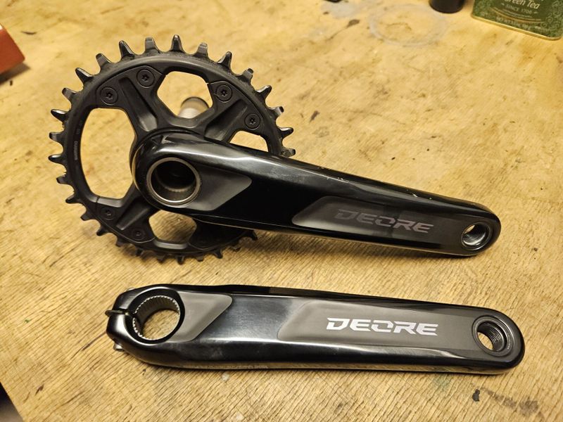 Kliky Shimano DEORE FC-M6100 175 mm s převodníkem 32z