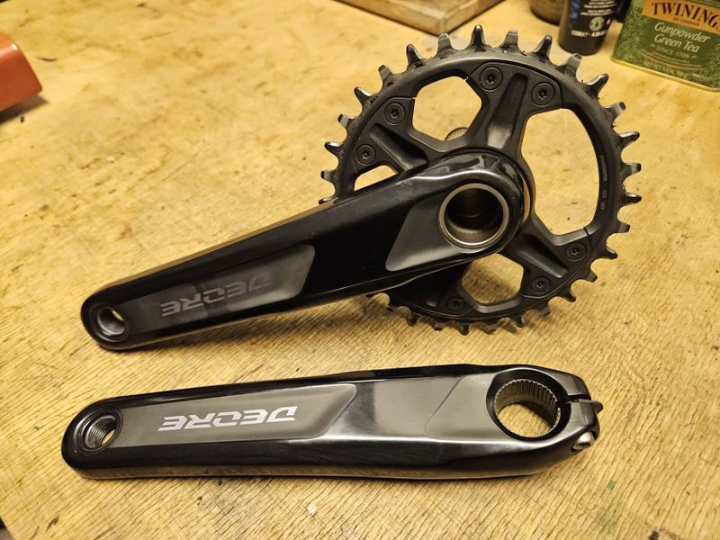 Kliky Shimano DEORE FC-M6100 175 mm s převodníkem 32z