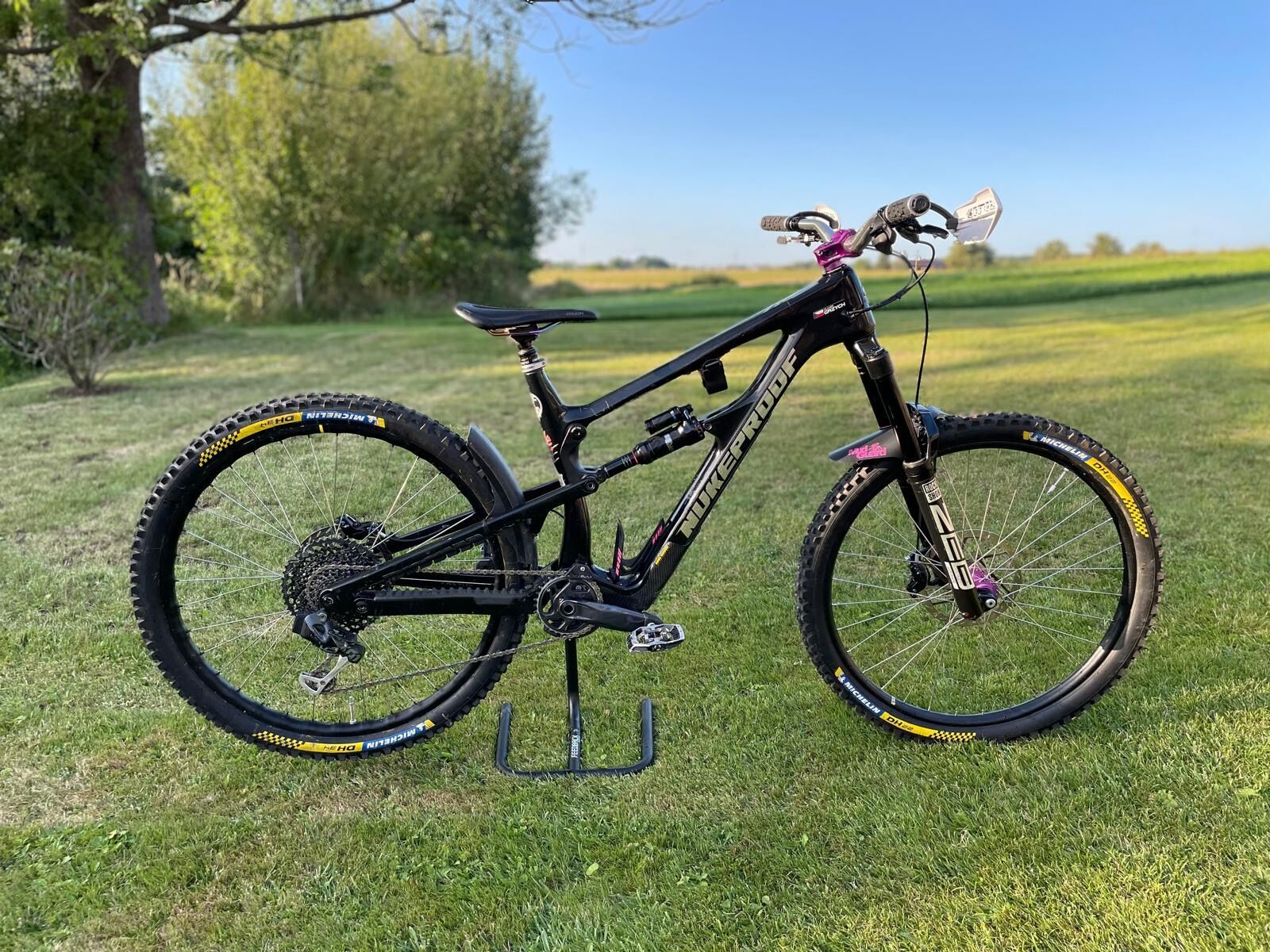 Nukeproof Mega Carbon 290 XL