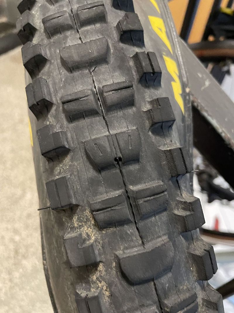 Maxxis DHR II 29x2,4" EXO stav 70%