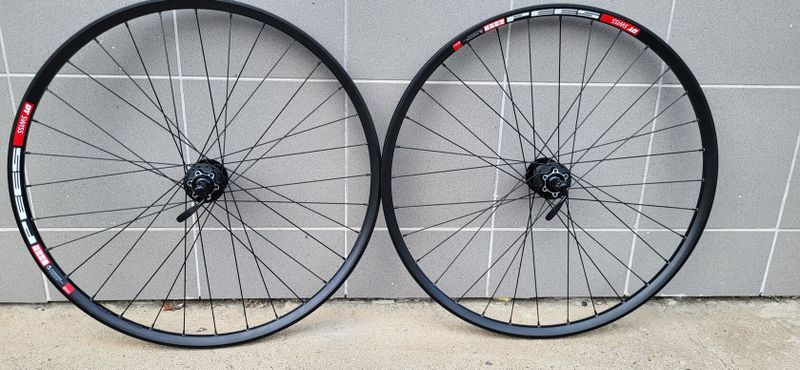 ZAPLETENÉ KOLA 29 RÁFEK DT +NÁBOJE SHIMANO 6DĚR 