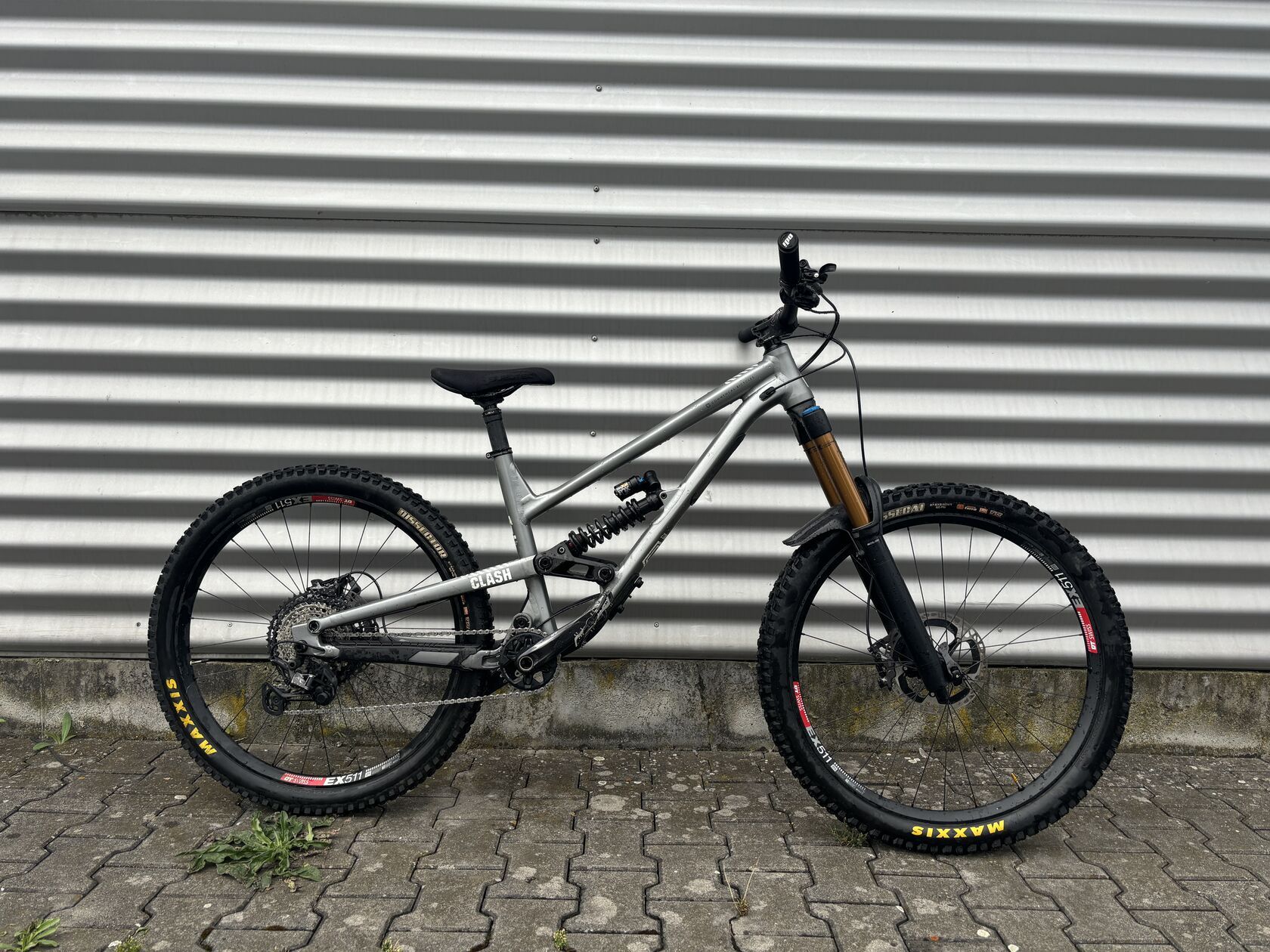 Commencal Clash FOX 38 Kashima DHX2 🚀