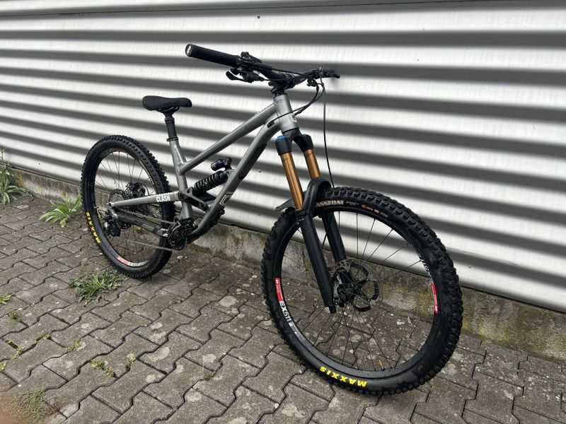 Commencal Clash FOX 38 Kashima DHX2 🚀