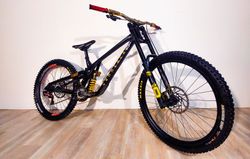 Commencal SUPREME DH V5 Ohlins Edition