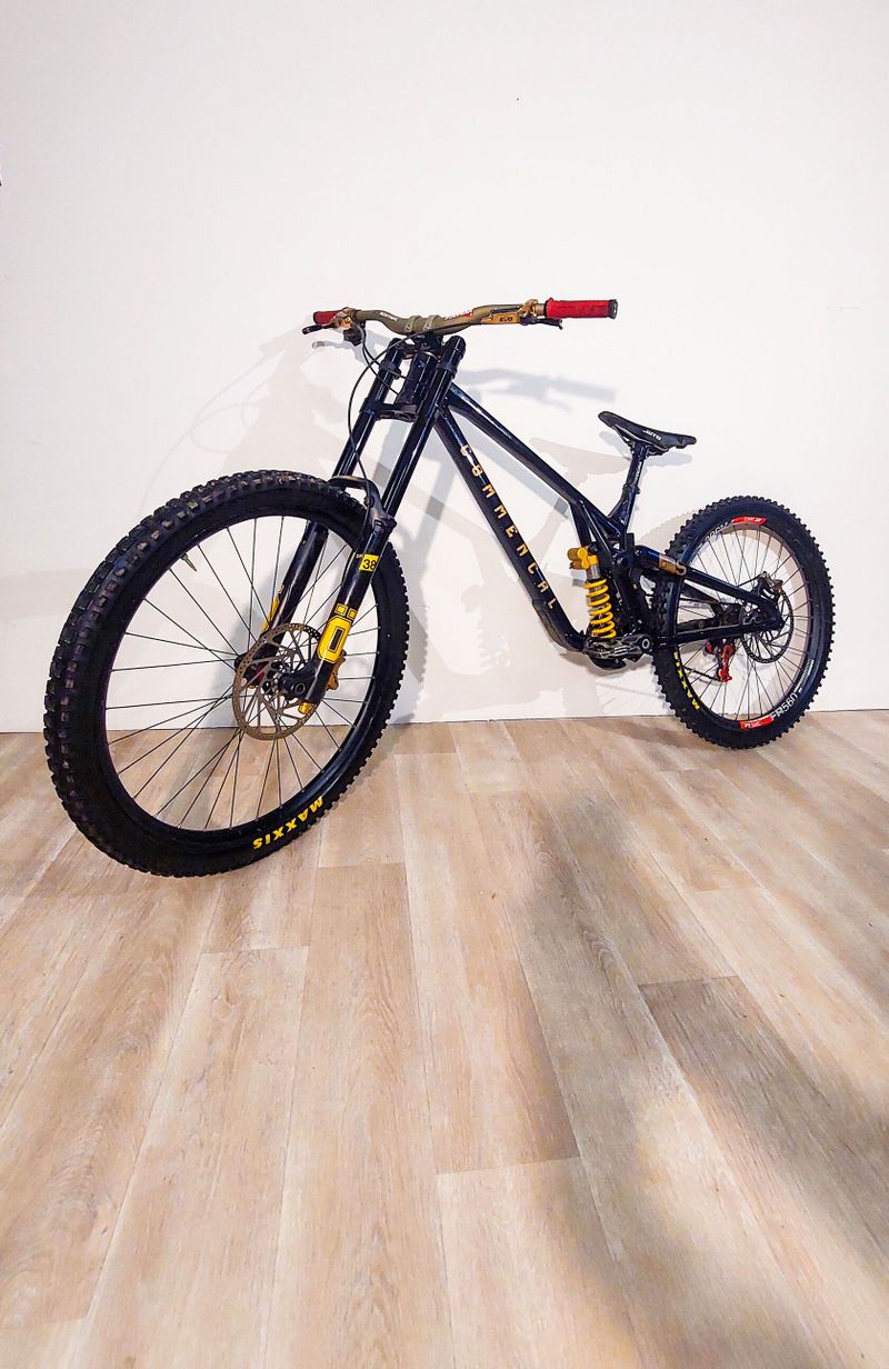 Commencal SUPREME DH V5 Ohlins Edition