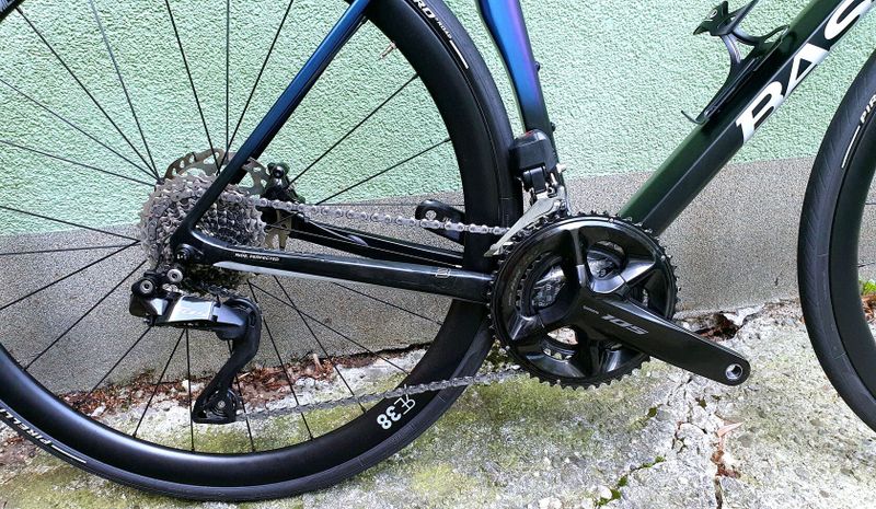  BASSO Astra disc, Camaleont, Shimano 105 Di2, Microtech RE38, 