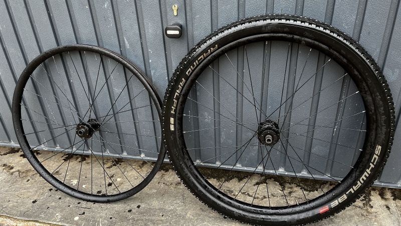 Tubeless zapletená kola Giant boost