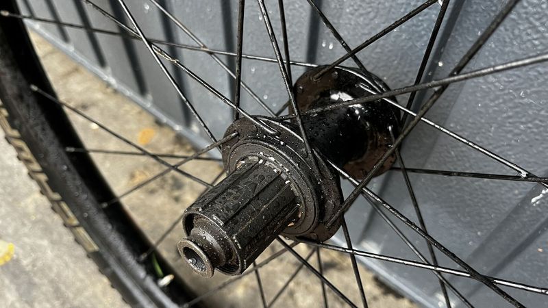 Tubeless zapletená kola Giant boost