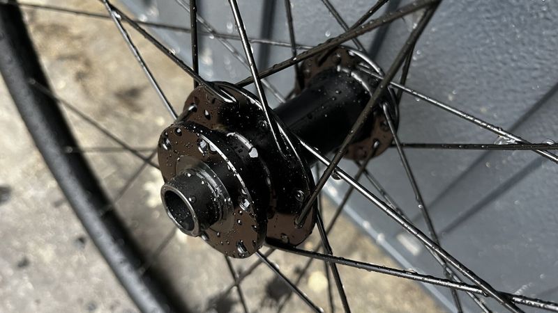 Tubeless zapletená kola Giant boost