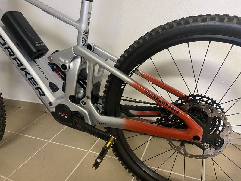 Elektrokolo Mondraker Dune R 2024, L Bosch SX 19,9 kg, karbon, 250 km, baterie 400Wh, plus 250Wh