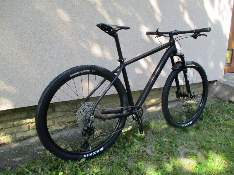 Nové 29" kolo Maxbike M909 19", vidlice Suntour Raidon RL-R air, Shimano SLX 1x12, BOOST pevné osy