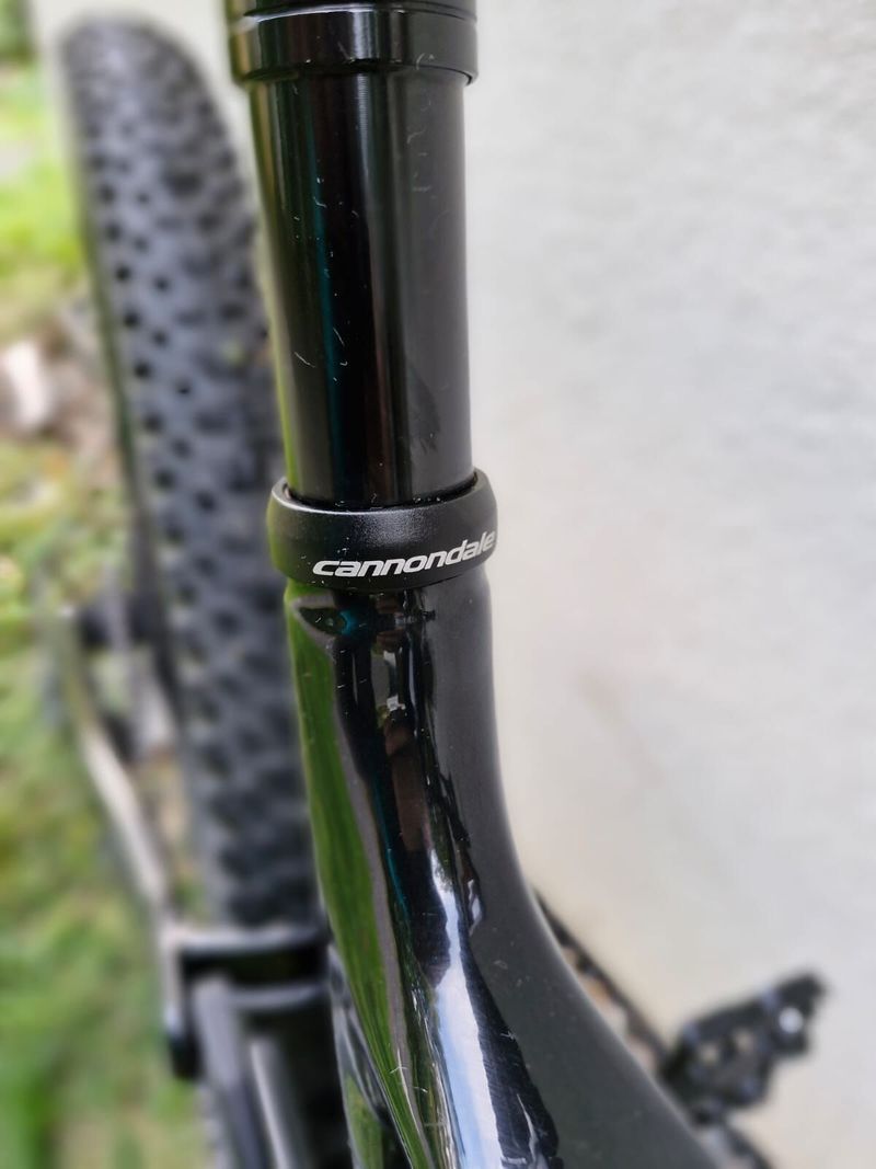 Elektrokolo Cannondale Habit 4 Neo 2021 vel.M Carbon