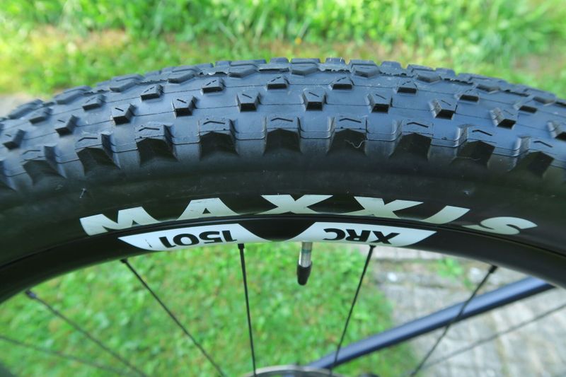 Predám skoro nový, málo jazdený, do 07/2025 ešte v záruke, CANYON Exceed CF SLX 2023 za 67.000,- Kč