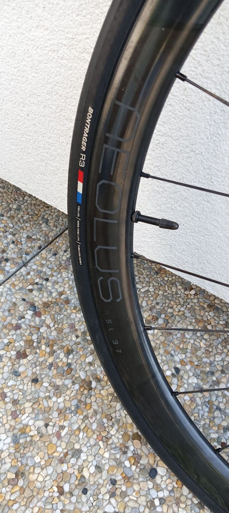 KOLA BONTRAGER AEOLUS RSL 37 TLR DISC váha 1325 g