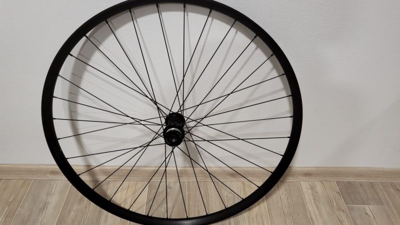 zapletená kola náby Shimano MT400 / MT410 ráfky SHL28OS