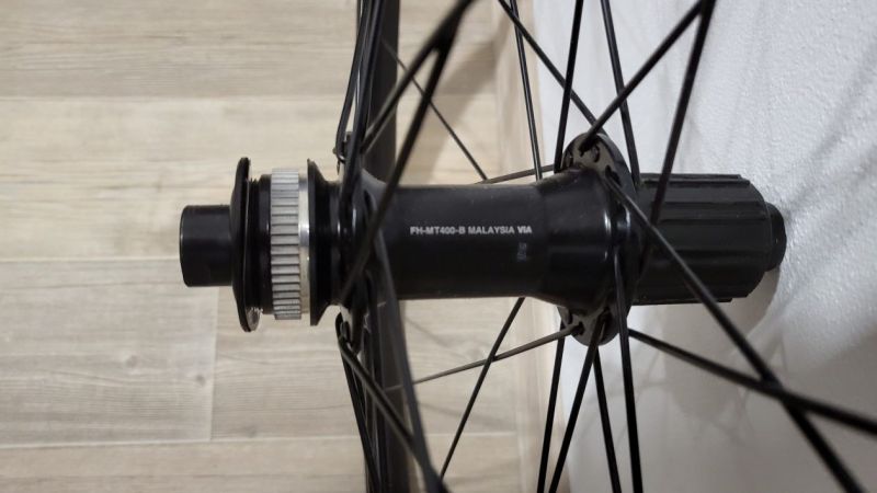 zapletená kola náby Shimano MT400 / MT410 ráfky SHL28OS