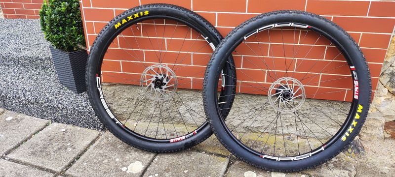 Prodám celoodpružené kolo Specialized Epic