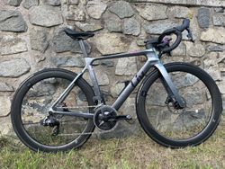 Dámská aero silnička LiV 2023 EnviLiv Sram Rival eTap