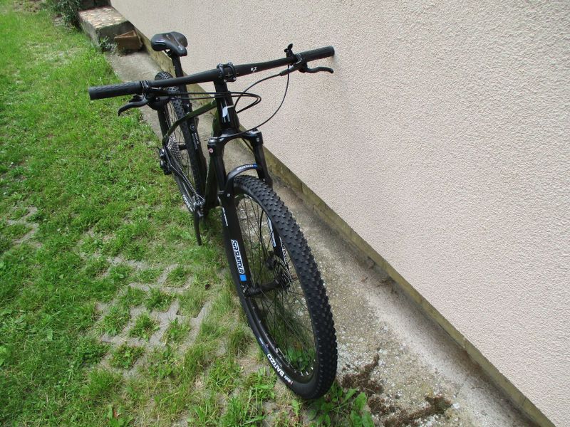 Nové 29" kolo ROZZO BOOST 40, vzduchová vidlice Suntour XCR, osazení Shimano Deore 1x12, pevné osy