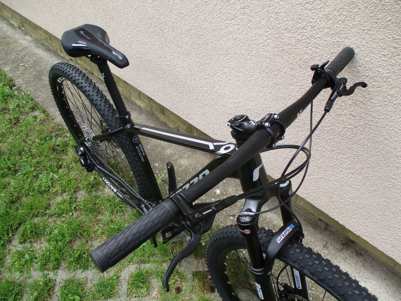 Nové 29" kolo ROZZO BOOST 40, vzduchová vidlice Suntour XCR, osazení Shimano Deore 1x12, pevné osy