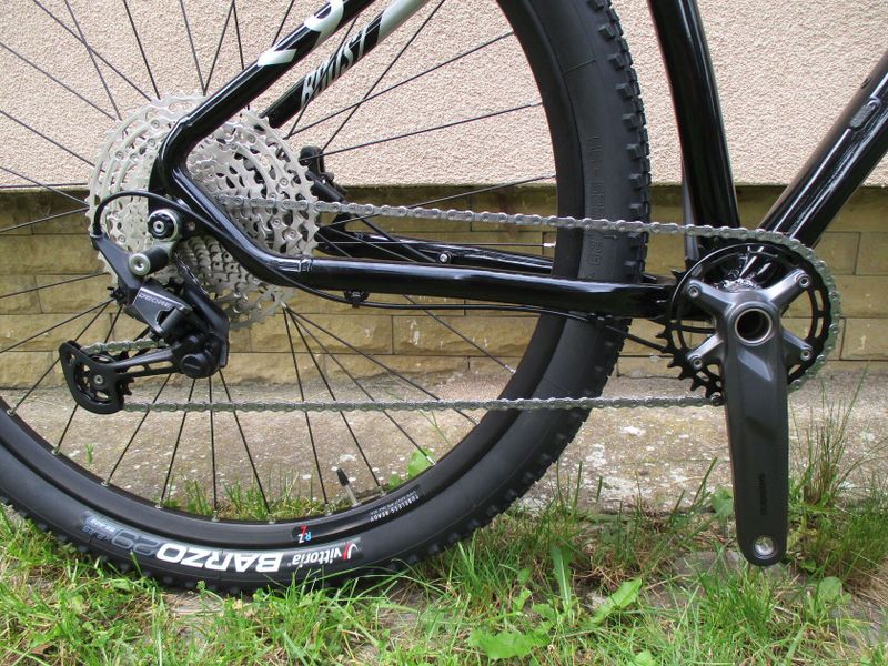 Nové 29" kolo ROZZO BOOST 40, vzduchová vidlice Suntour XCR, osazení Shimano Deore 1x12, pevné osy