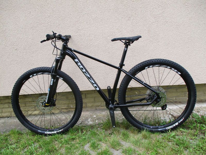 Nové 29" kolo ROZZO BOOST 40, vzduchová vidlice Suntour XCR, osazení Shimano Deore 1x12, pevné osy