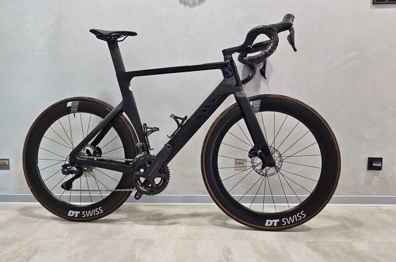 Canyon Aeroud CF SLX 8 Di2 