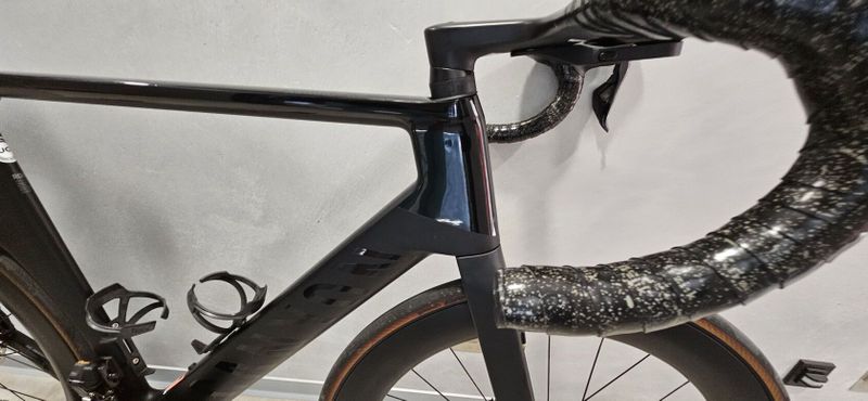 Canyon Aeroud CF SLX 8 Di2 