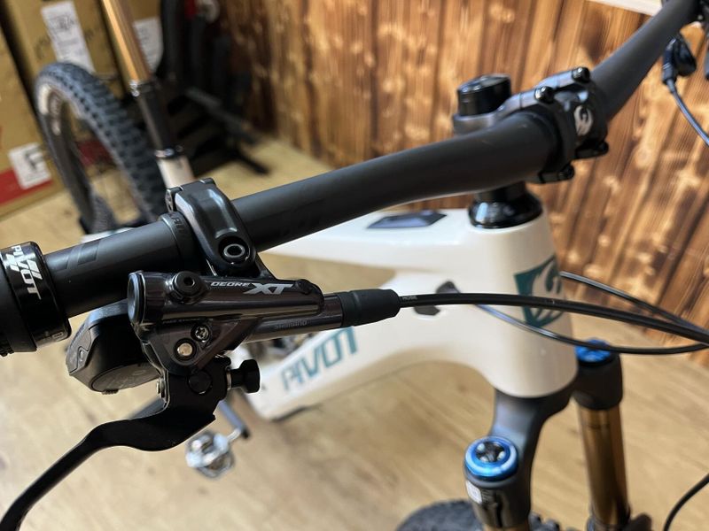 Pivot Shuttle AM PRO X01 Transmission L