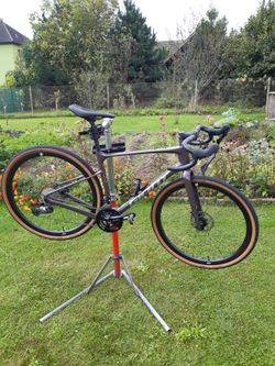 Gravel bike GIANT REVOLT ADVANCED 0