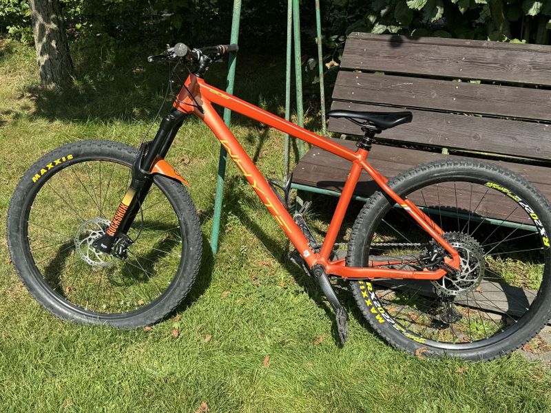 Trailové horské kolo Whyte 806 Compact V4