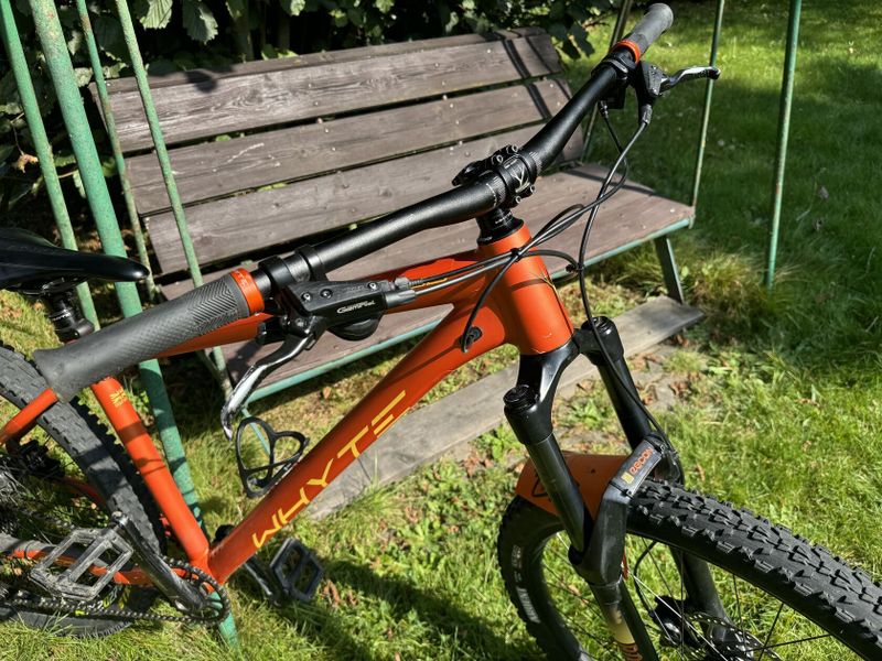 Trailové horské kolo Whyte 806 Compact V4