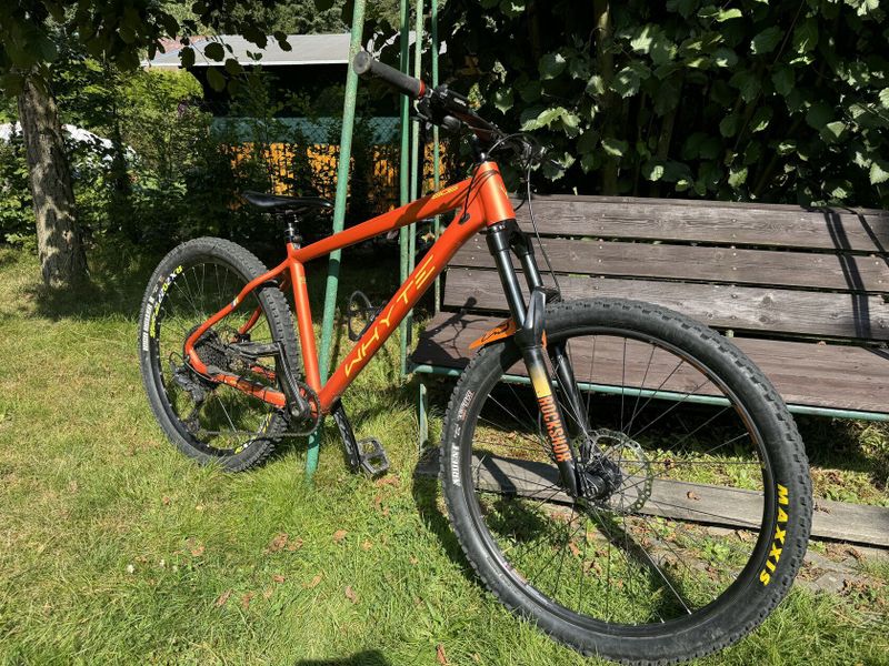 Trailové horské kolo Whyte 806 Compact V4