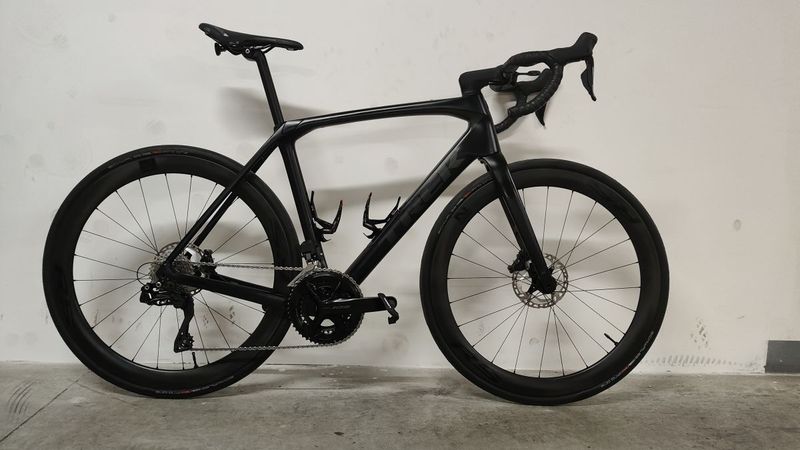 Karbonové silniční kolo Trek Domane SL 6 Gen 4, Shimano Di2, vel 56, model 2024