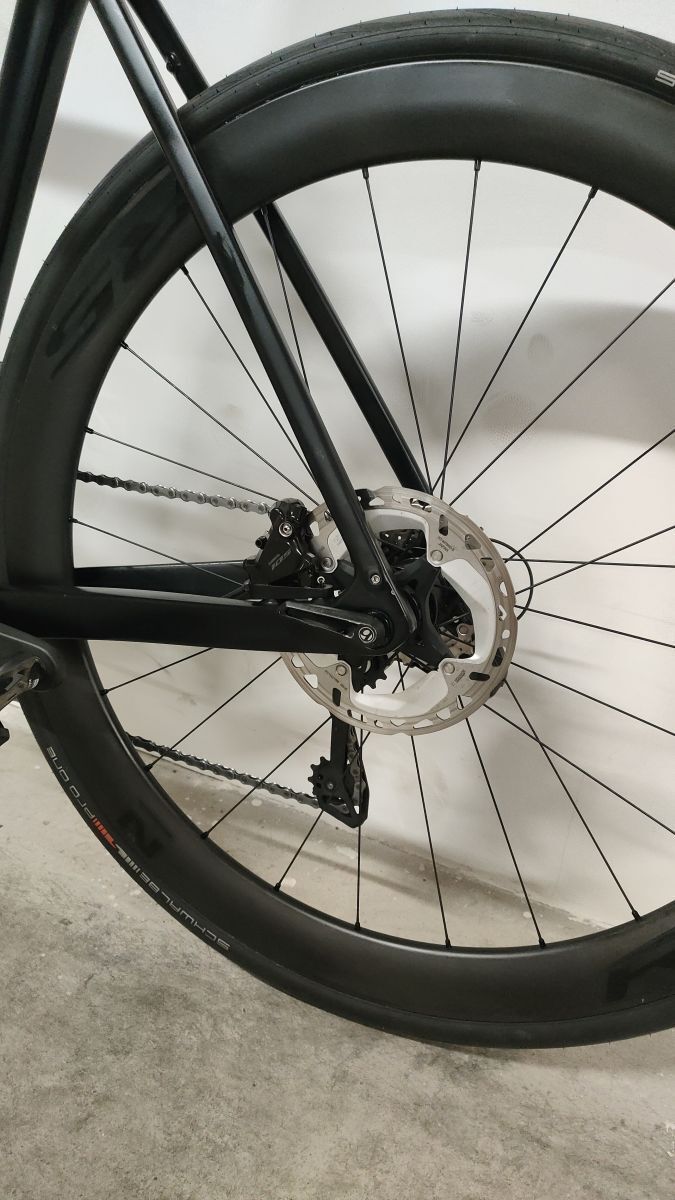 Karbonové silniční kolo Trek Domane SL 6 Gen 4, Shimano Di2, vel 56, model 2024