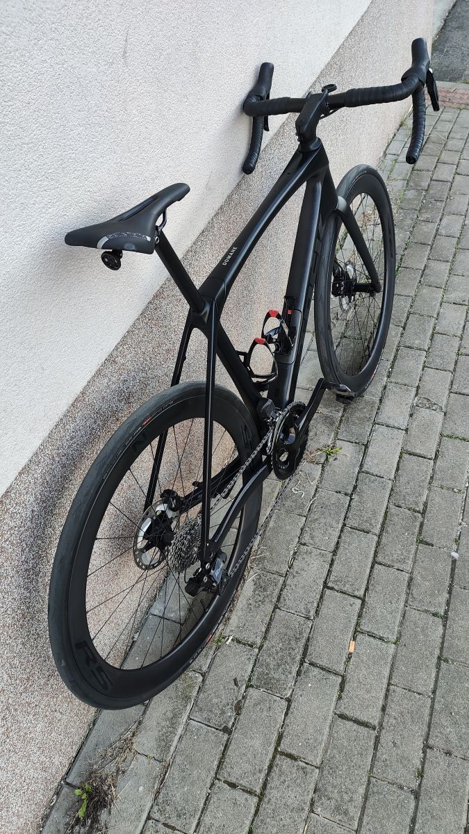 Karbonové silniční kolo Trek Domane SL 6 Gen 4, Shimano Di2, vel 56, model 2024