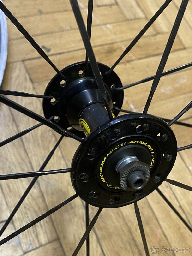 Mavic aksium race 700c kola